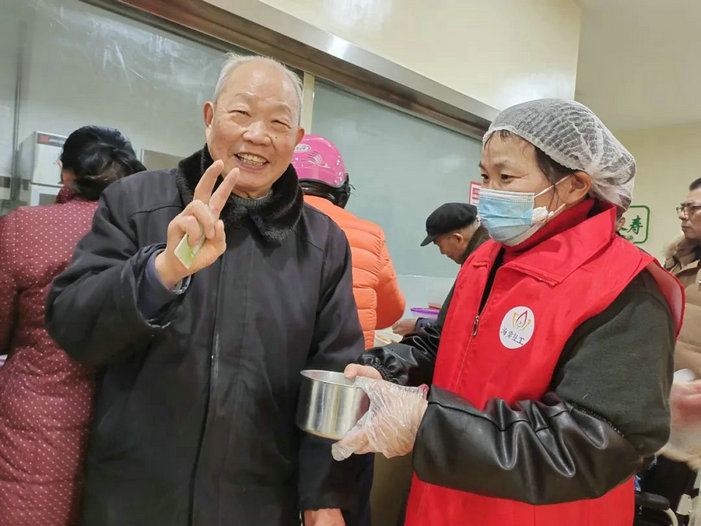 枝源餐饮 | 两个人的“老年食堂”