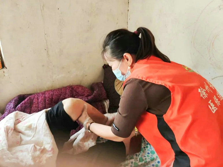 徐州枝秀 | 优质服务暖人心，赠送锦旗表真情