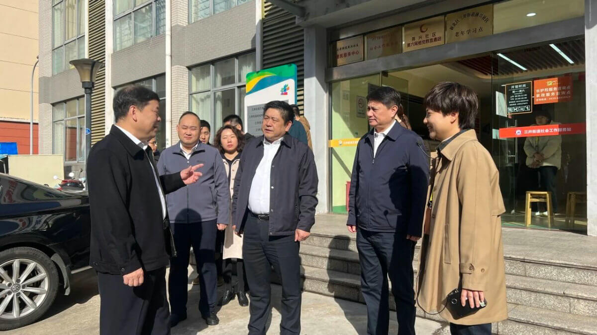 谢晓军莅临三井街道万家安中央厨房调研常州老年助餐服务工作