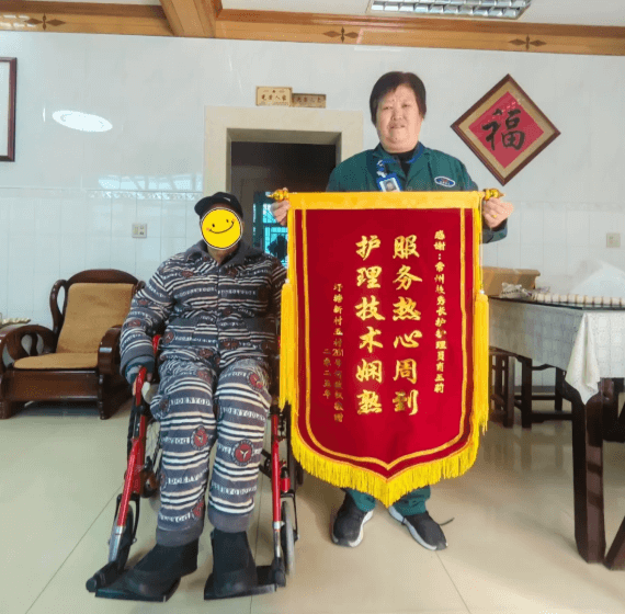 晨光里的温情：守护晚年梦